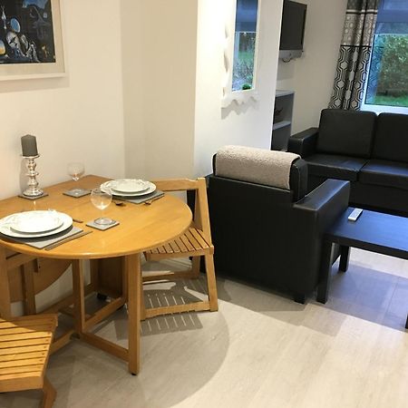비숍스토포드 Spacious Ground Floor Studio Flat - Easy Access To Stansted Airport, London And Cambridge 아파트 외부 사진