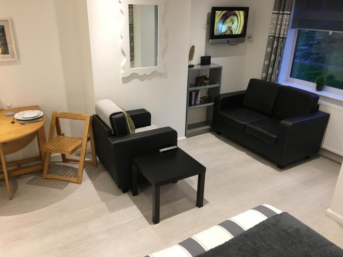 비숍스토포드 Spacious Ground Floor Studio Flat - Easy Access To Stansted Airport, London And Cambridge 아파트 외부 사진