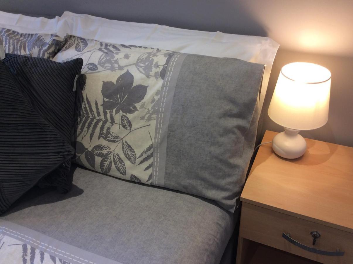 비숍스토포드 Spacious Ground Floor Studio Flat - Easy Access To Stansted Airport, London And Cambridge 아파트 외부 사진