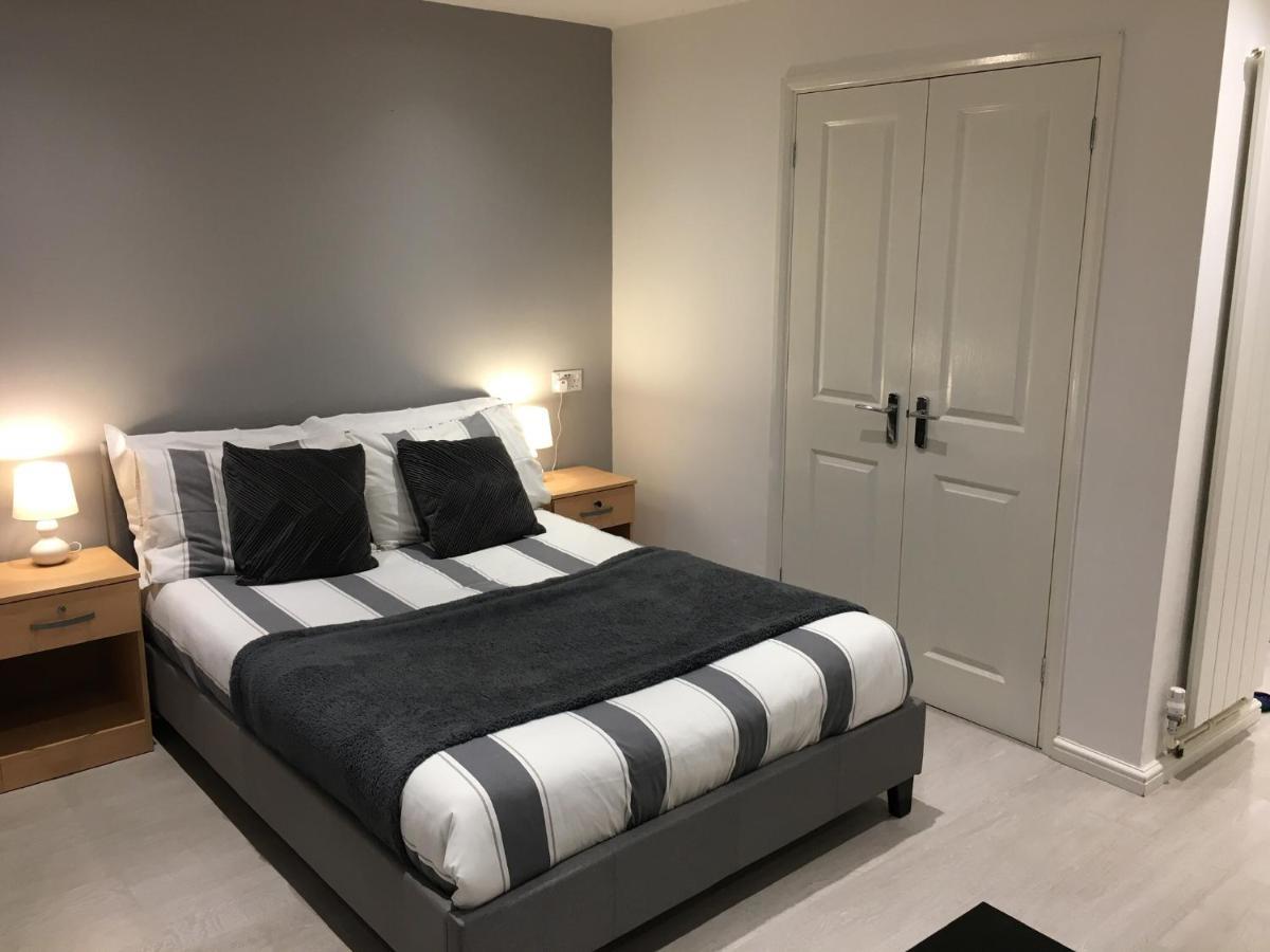 비숍스토포드 Spacious Ground Floor Studio Flat - Easy Access To Stansted Airport, London And Cambridge 아파트 외부 사진