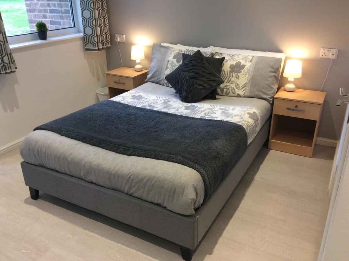 비숍스토포드 Spacious Ground Floor Studio Flat - Easy Access To Stansted Airport, London And Cambridge 아파트 외부 사진