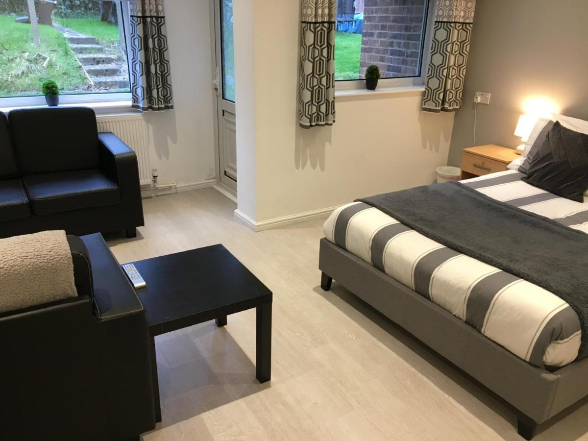 비숍스토포드 Spacious Ground Floor Studio Flat - Easy Access To Stansted Airport, London And Cambridge 아파트 외부 사진