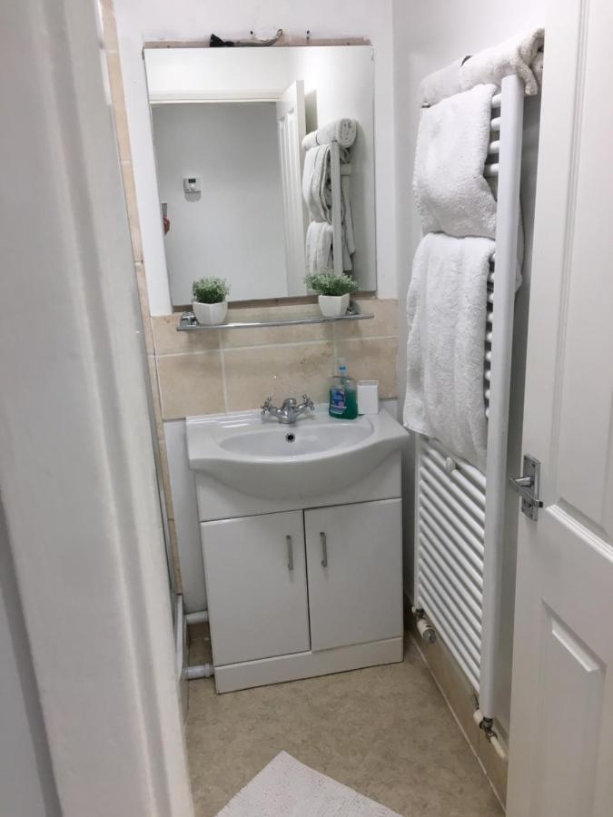 비숍스토포드 Spacious Ground Floor Studio Flat - Easy Access To Stansted Airport, London And Cambridge 아파트 외부 사진