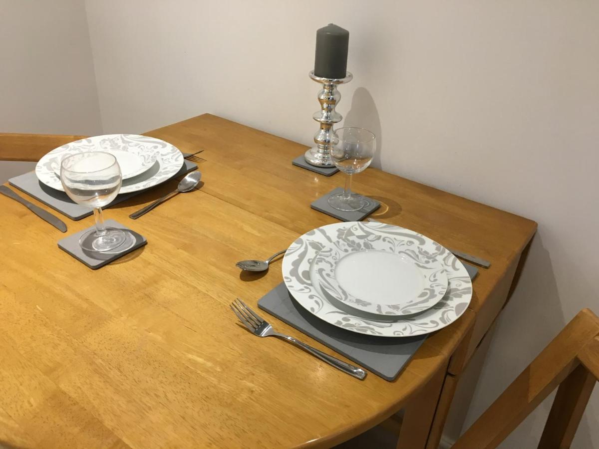 비숍스토포드 Spacious Ground Floor Studio Flat - Easy Access To Stansted Airport, London And Cambridge 아파트 외부 사진