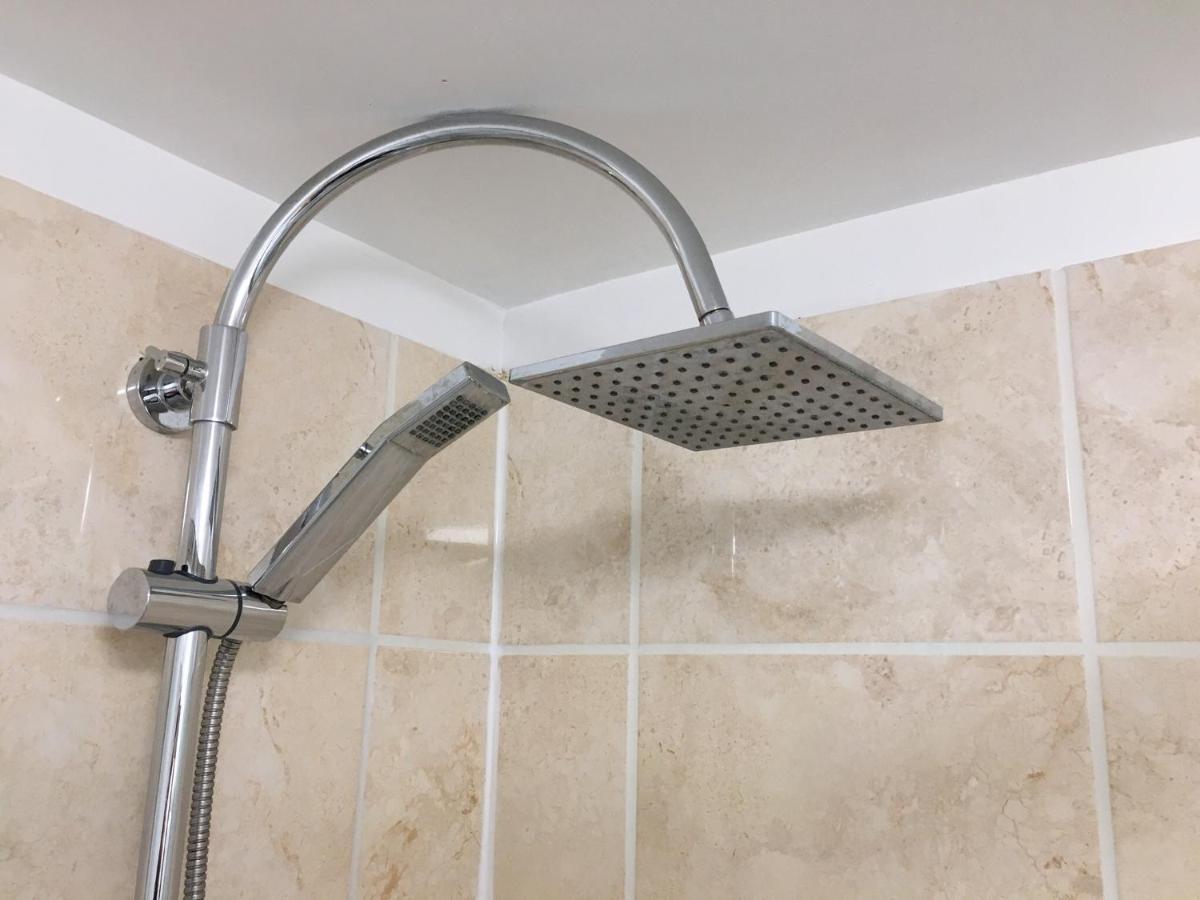비숍스토포드 Spacious Ground Floor Studio Flat - Easy Access To Stansted Airport, London And Cambridge 아파트 외부 사진