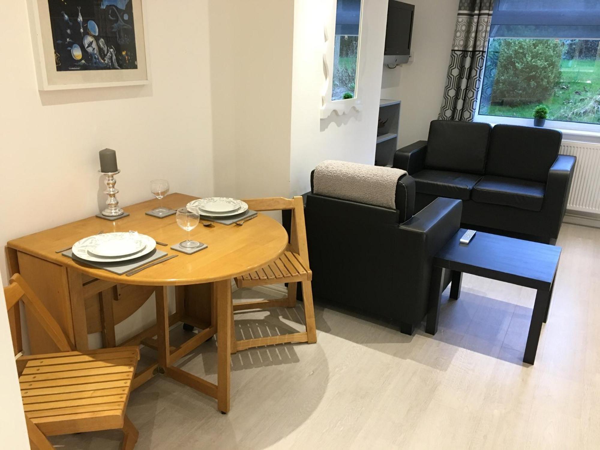 비숍스토포드 Spacious Ground Floor Studio Flat - Easy Access To Stansted Airport, London And Cambridge 아파트 외부 사진