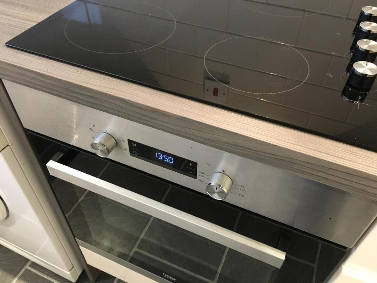 비숍스토포드 Spacious Ground Floor Studio Flat - Easy Access To Stansted Airport, London And Cambridge 아파트 외부 사진